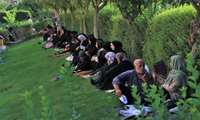 روایتی از سخت‌کوشی و امید؛ گفتگو با کنکوری‌ها و خانواده‌هایشان در محل برگزاری آزمون سراسری دانشگاه قم